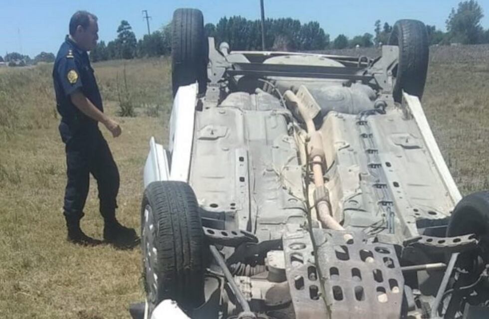 Ruta 131: violento despiste y vuelco protagonizado por un policía