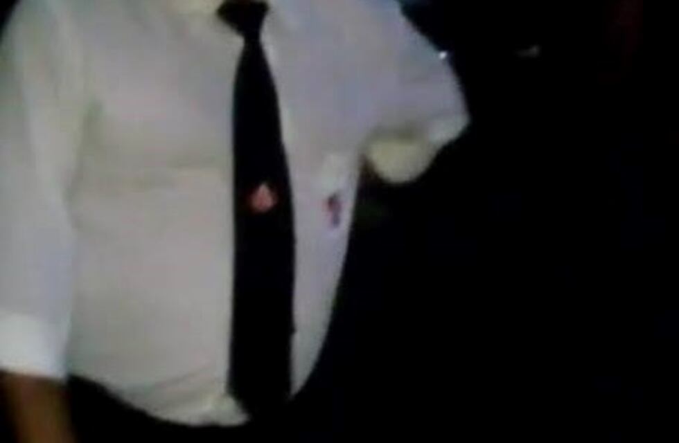 Ahorcó con una soga a un perro para echarlo del club y lo escracharon en las redes