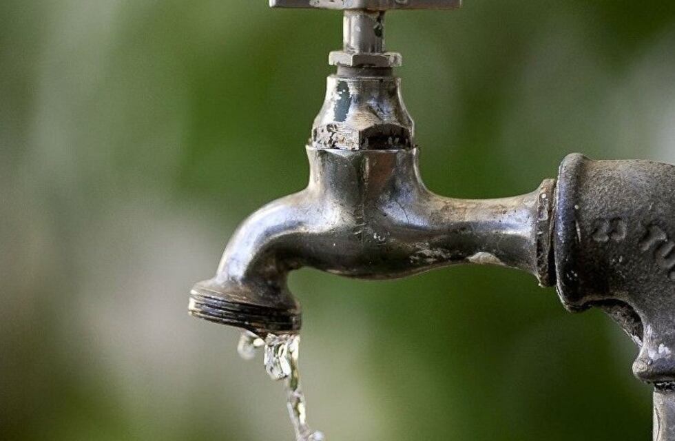 Baja la presión del agua en Paraná tras la bajante del río