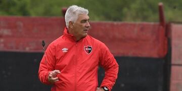 El entrenador espera la llegada de refuerzos\u002E (CANOB)