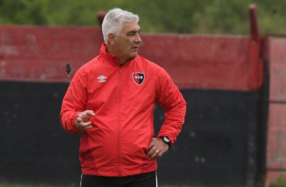 Omar De Felippe piensa dirigir a la reserva de Newell's en el debut por Copa Santa Fe
