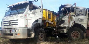 Choque entre camiones en la A012