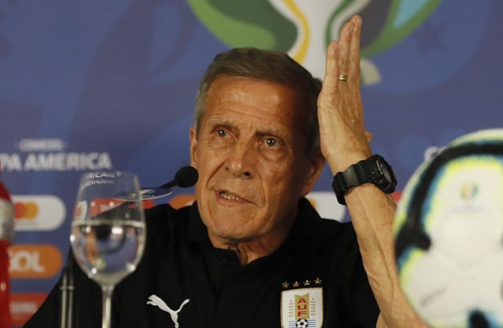 De la paz al enojo, la conferencia del "Maestro" Tabárez después de quedar afuera
