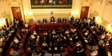 La propuesta busca aceitar la relaciu00f3n con diputados y senadores mediante encuestas.