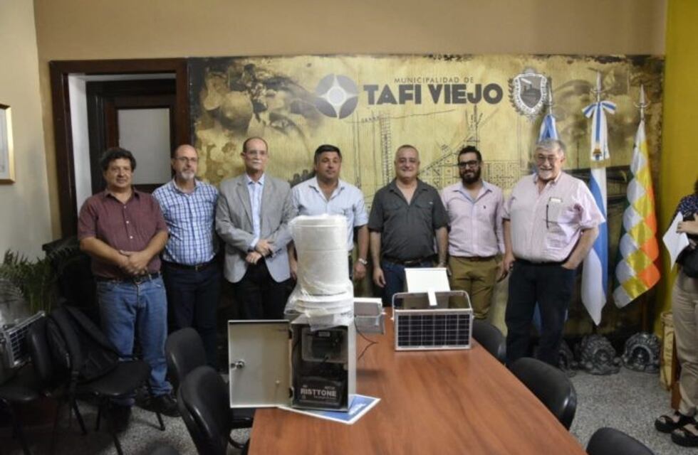 Las autoridades de Tafí Viejo recibieron artefactos para medición de lluvia y caudales de ríos