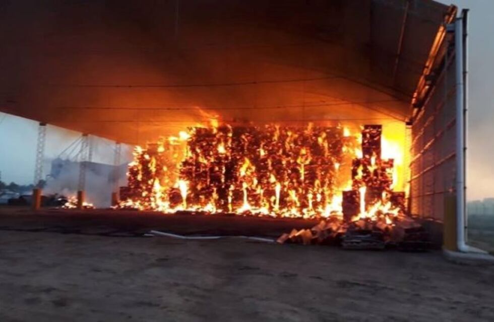 Incendio de magnitud en la firma Alfaban de Tránsito