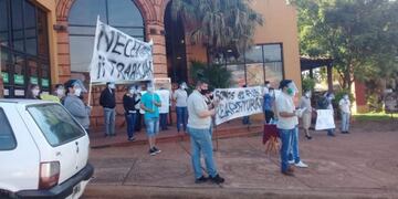 Los trabajadores volvieron a protestar frente al local\u002E
