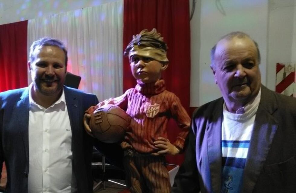 Instituto festejó sus 99 años, con una estatua homenaje a La Agustina