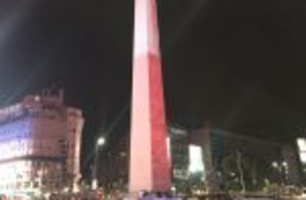 En el Día Nacional del Vino, una proyección vistió al Obelisco de tinto, blanco y rosado
