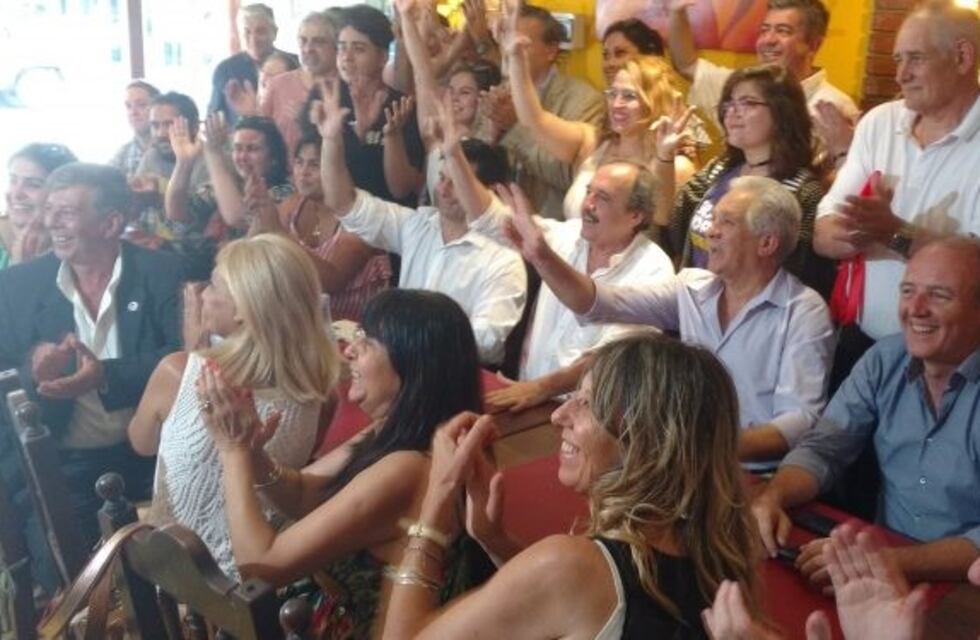 A 35 años de la Democracia, Alfonsín visita Río Ceballos