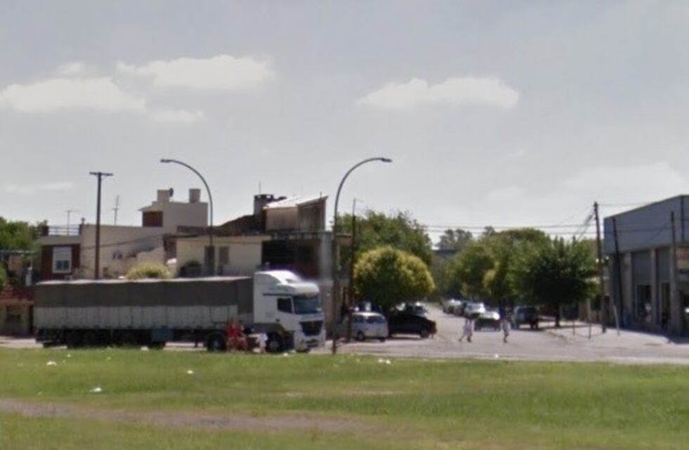 Huían con un equipo de audio y un televisor, los vio la policía y terminaron detenidos