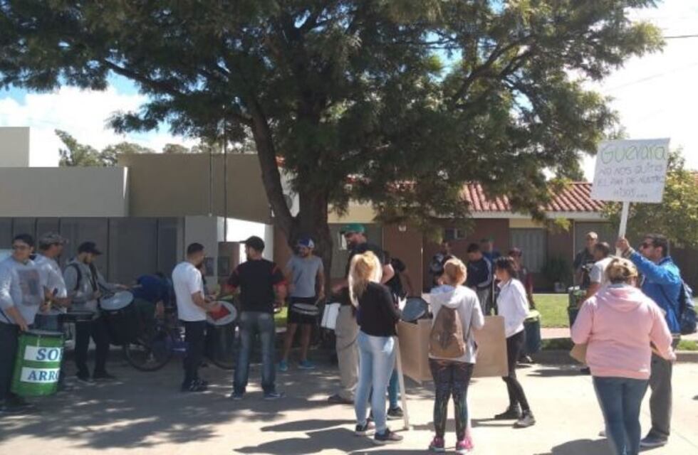 La protesta del STIA Arroyito se realizó frente al domicilio particular de dueño de Acerfor