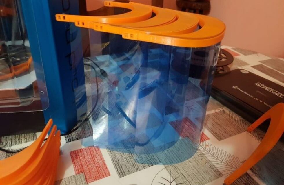 La escuela técnica de Chicoana fabrica viseras 3D