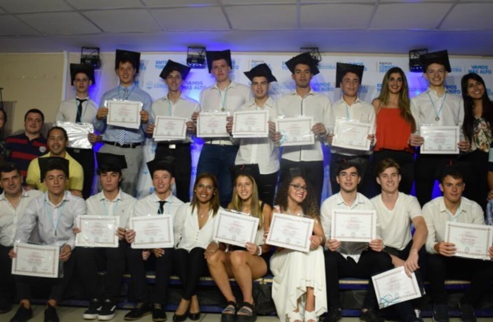 Jóvenes deportistas concluyeron el secundario en la escuela del Kempes