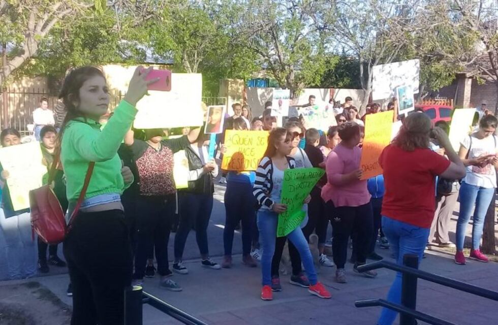 Se manifestaron por la dudosa muerte de un adolescente en el Hospital de Tilisarao