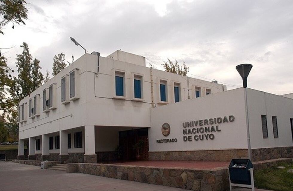 UNCuyo: un préstamo de $800 mil para un congreso de la Franja Morada