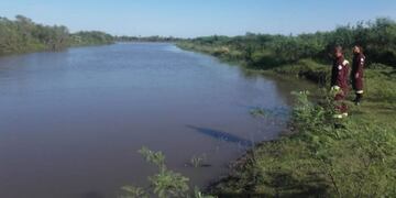 Buscan a un menor que desapareció en el canal de la Soberanía\u002E (Foto: Diario Chaco)