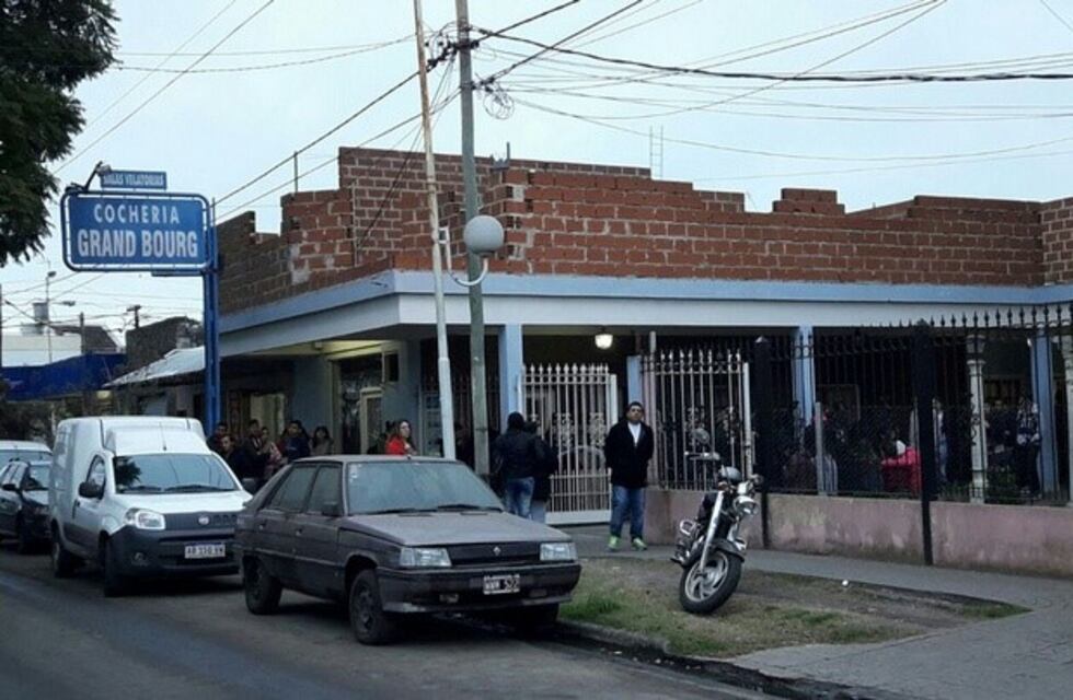 Dolor en el velatorio de las víctimas por el vuelco del ómnibus en San Rafael