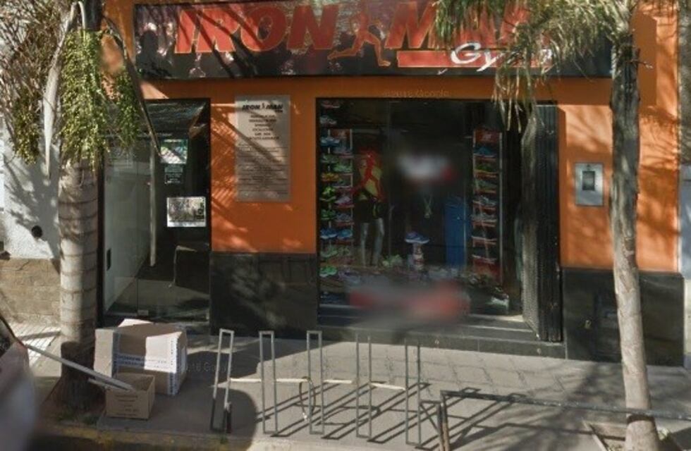 Una mujer ingresó violentamente a un gimnasio y agredió a una de las alumnas