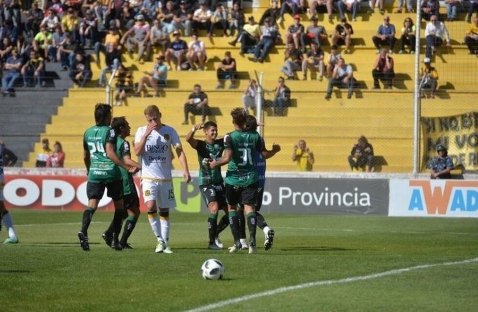 San Martín ganó 2-0 y condenó a Olimpo al descenso