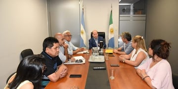 El Gobierno abrió una mesa de diálogo con gremios