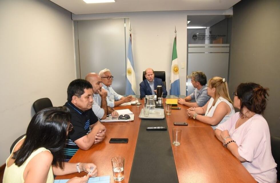 El Gobierno abrió una mesa de diálogo con gremios