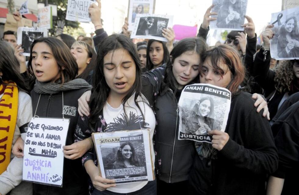 Familiares y amigos despiden a Anahí Benítez en Lomas de Zamora