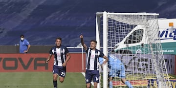 Gol de Nahuel Tenaglia para abrir el camino del 4-1 de un Talleres más puntero que nunca (Facundo Luque / La Voz).