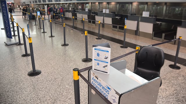 Impacto del paro de trabajadores aeronáuticos en el Aeropuerto Internacional Taravella de la ciudad de Córdoba.