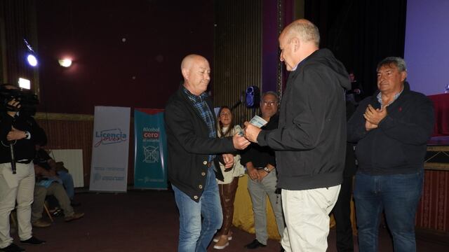 El Ministro de Transporte Jorge D'Onofrio y el intendente Mariano Uset entregaron Pases Libres Multimodal.