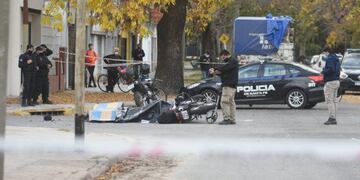 Un policía murió al ser arrollado por un colectivo el barrio Cura de Rosario