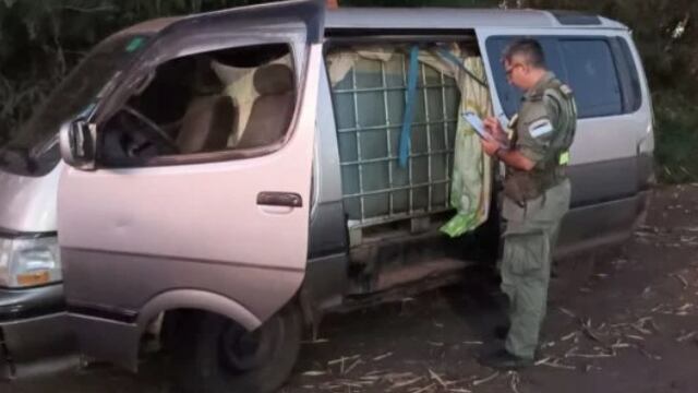 Puerto Iguazú: detienen un automóvil que transportaba un tanque cisterna con combustible ilegal.