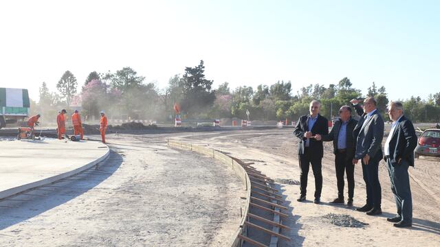 Omar Perotti recorrió la obra de la nueva rotonda de acceso a Sunchales