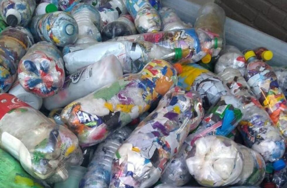 Maipú fomenta la creación de “Botellas del amor” para contribuir con el ambiente