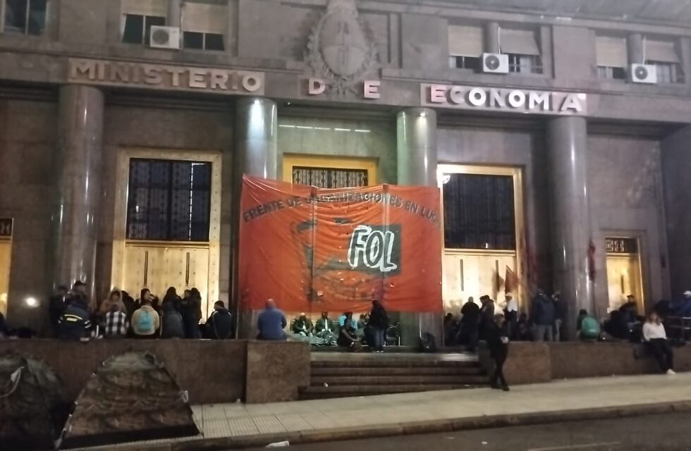 Continúan los reclamos frente al Ministerio de Economía: reclaman la regularización de los convenios de la obra pública