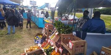 Puestos de la feria itinerante que recorre la ciudad a precios accesibles