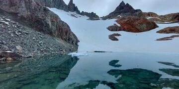 Las impresionantes imágenes de la laguna escondida en El Bolsón.