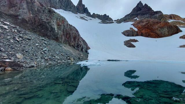 Las impresionantes imágenes de la laguna escondida en El Bolsón.