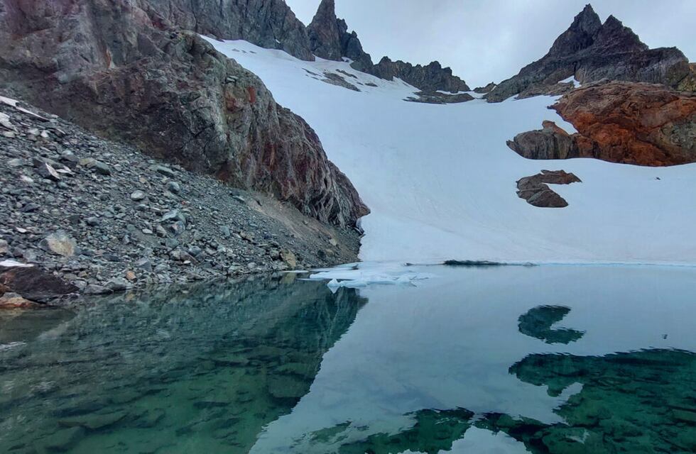 Descubre la impresionante laguna escondida en El Bolsón, ¡un imprescindible para tu aventura de trekking!