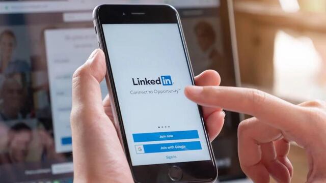 Despidió a sus trabajadores, subió una foto a LinkedIn llorando y se volvió viral.