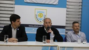 El intendente de Rafaela Leonardo Viotti, el presidente de Atlético de Rafaela, Diego Kurganoff y Gustavo Belinde, presidente de la Comisión de Automovilismo del club
