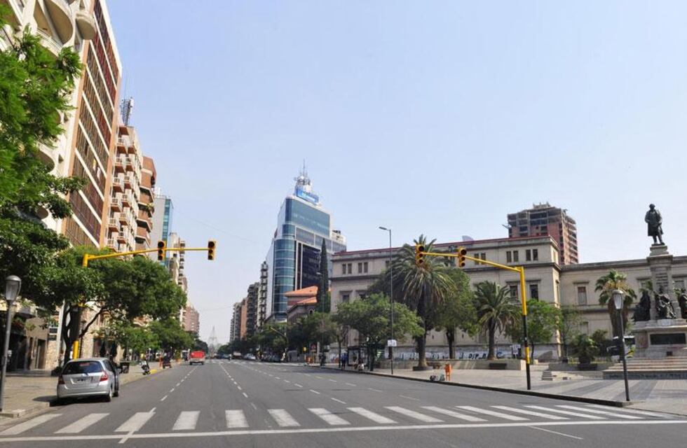 Córdoba: se derramó aceite sobre el asfalto de la Yrigoyen y cortaron media calzada, cerca de Plaza España