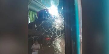 Posadas violenta: le arrojó una herramienta contra el parabrisas porque “le tocó bocina”.
