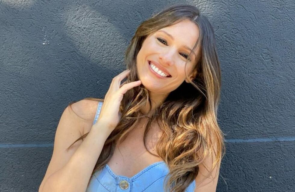 Pampita conquistó corazones con una microbikini y usó el complemento perfecto para el verano
