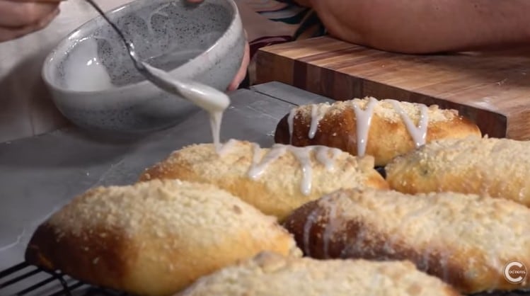 Cómo hacer pan casero dulce relleno con arándanos: la receta original de Gladys Olazar, de Cocineros Argentinos