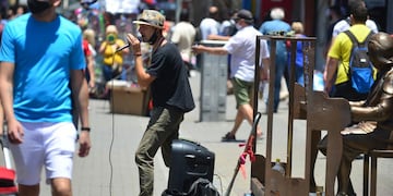 La escultura de Leonor Marzano, en la peatonal San Martín.