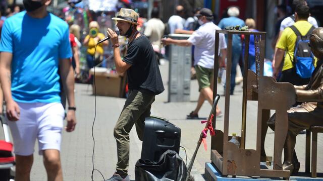 La escultura de Leonor Marzano, en la peatonal San Martín.