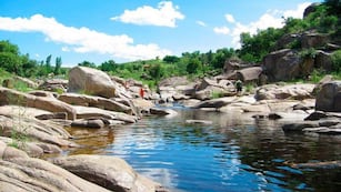 Un balneario gratuito de aguas cristalinas en las sierras de Córdoba.