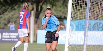 Alaides Paz festeja el primer gol de Belgrano en el triunfo ante San Lorenzo en el predio Armando Pérez (Prensa Belgrano).