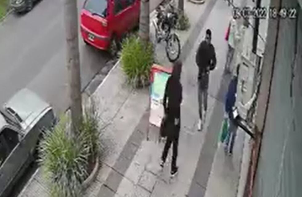 Ciudad Evita: una mujer fue violentamente asaltada y recibió un disparo en su pierna